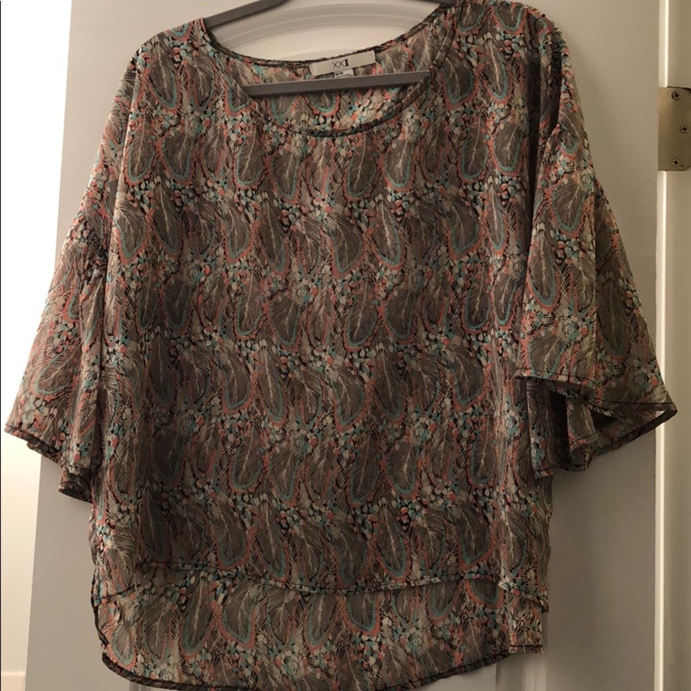 Bell sleeve feather print top